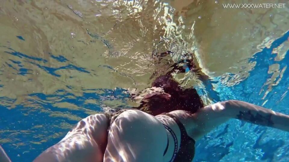 Vamp in Teenie Sexfilm von Underwater Show