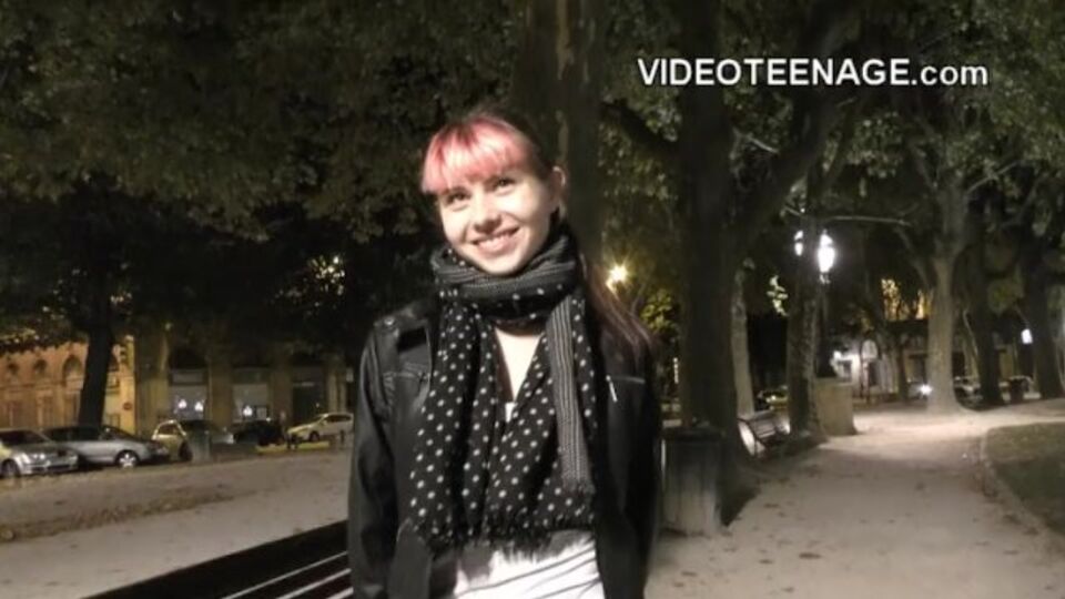 Video Teenage प्रस्तुत करता है लवबर्ड का हस्तमैथुन वीडियो
