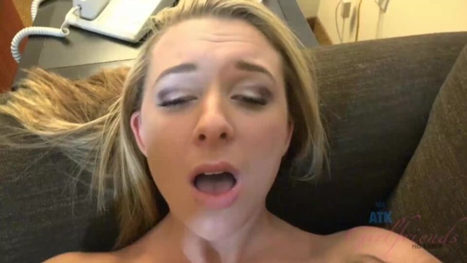 Brooke Wylde dans porno Première personne de ATK Girlfriends