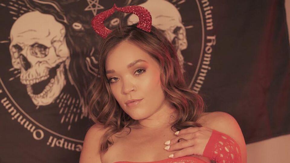 Katie Kush e David Lee in xxx curvy di Sidechick