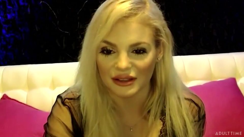 Katy Jayne dans séquence blonde de Live Series