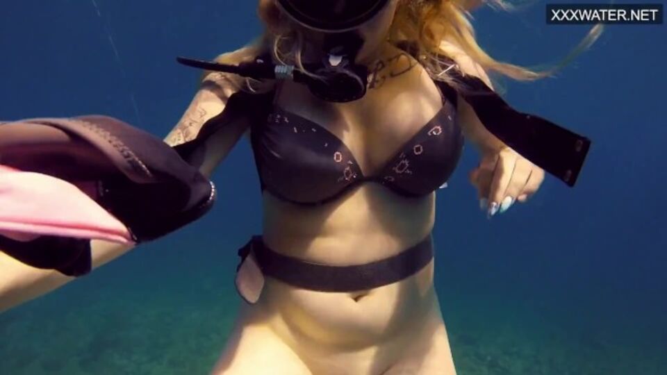 बिग गांड क्लिप Underwater Show से दिलकश Kasandra के साथ