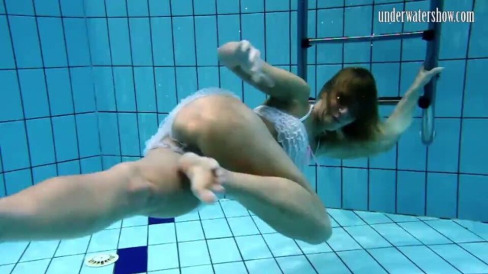 नग्न ट्रेलर Underwater Show से नटखट  बेडमेट के साथ