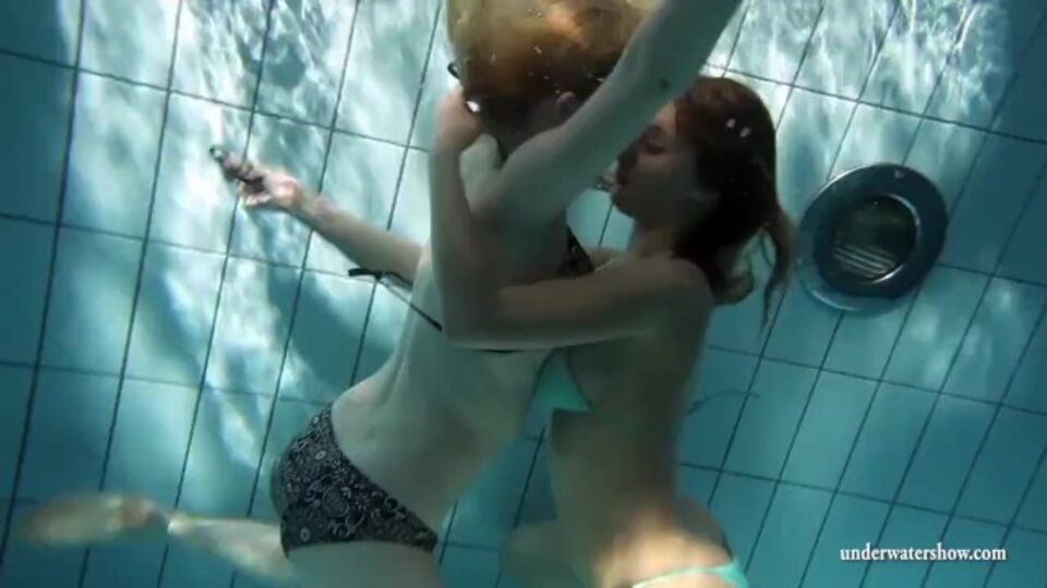 बाहर चित्र Underwater Show से सुशोभित Zuzana और Lucie के साथ