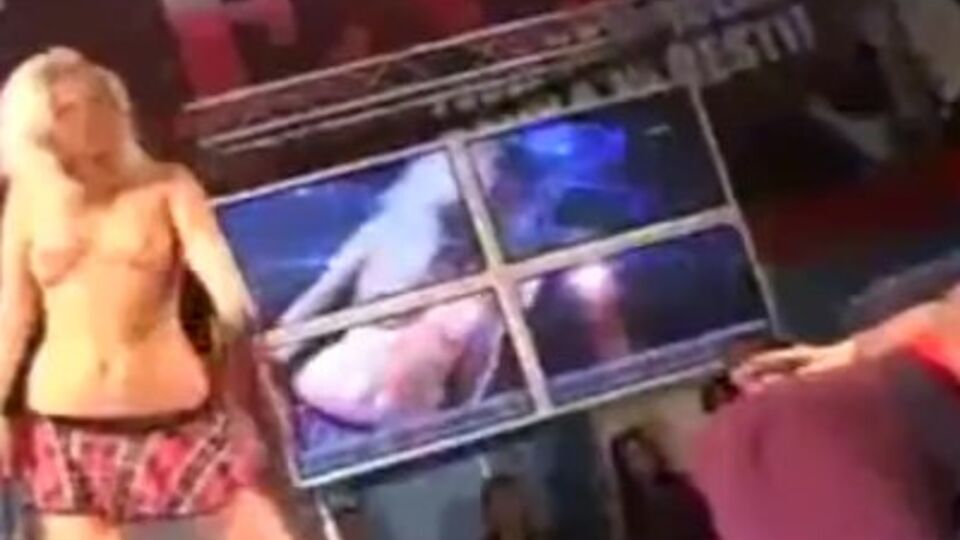 Oscenità striptease con straordinaria amatoriale