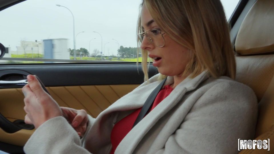 Blühende Lya Missy in Draußen Sexfilm