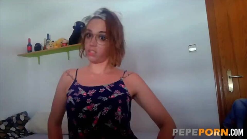 Watch blooming hussy's sex