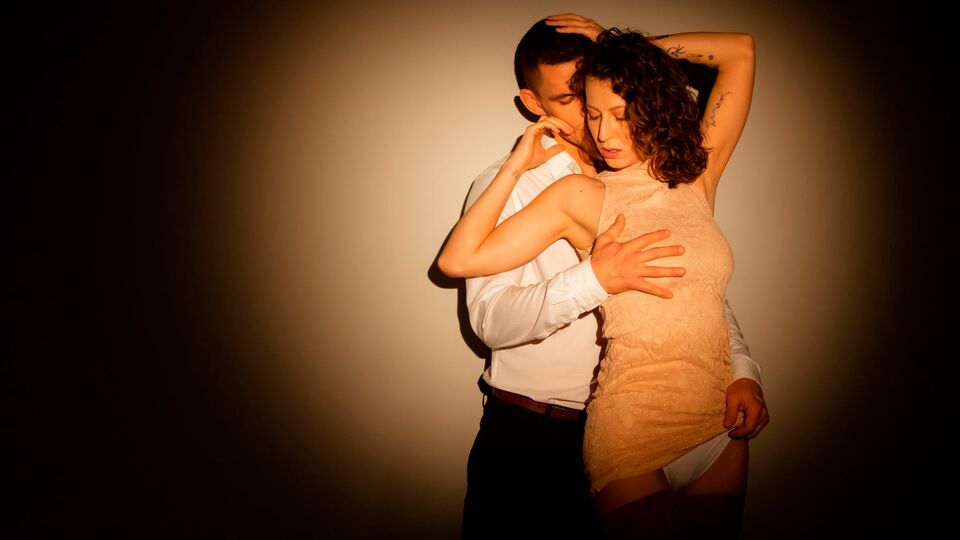 Emylia Argan में किशोर ट्रेलर Sex Art द्वारा