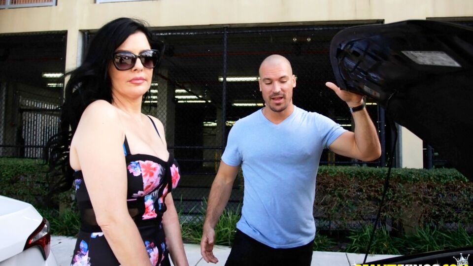 Milf Hunter प्रस्तुत करता है Natalie Lovenz का शयनकक्ष वीडियो