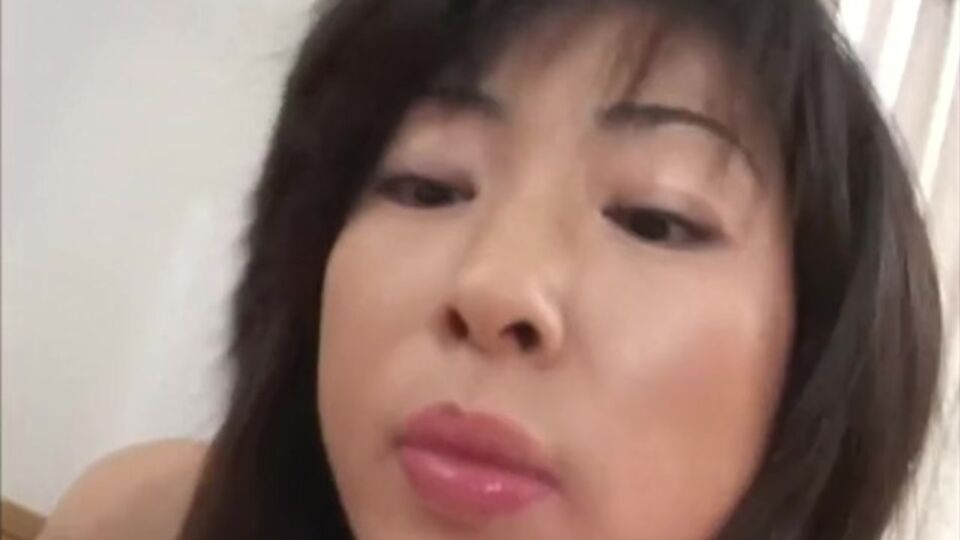 L'explosive madame en vedette dans sexe jets de sperme