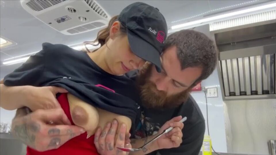 सुन्दर Alynova1 का चलचित्र देखें