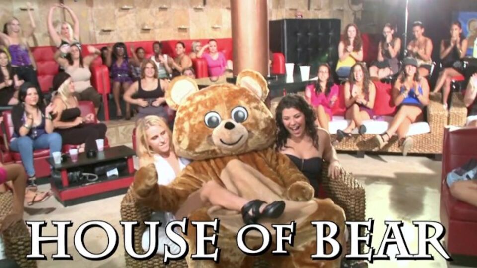 Dancing Bear प्रस्तुत करता है मिलनसारिता का समूह अश्लील