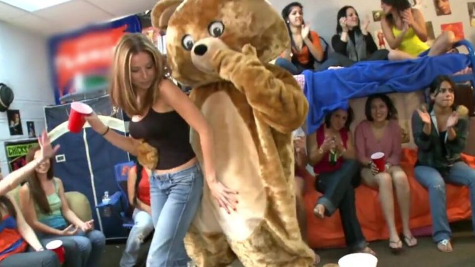 रानी में MILF चित्र Dancing Bear द्वारा