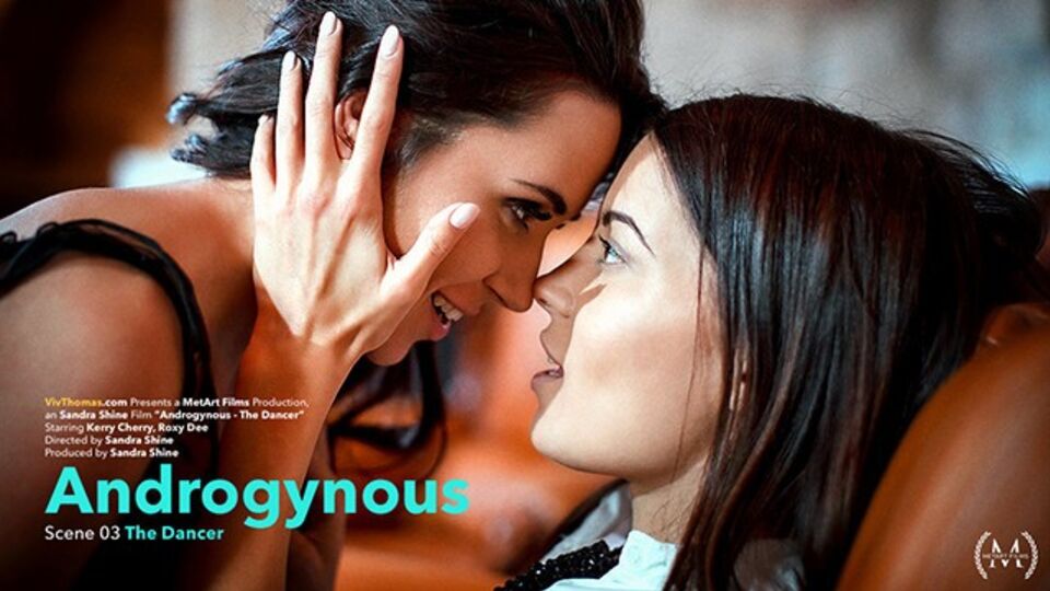La vicieuse Kerry Cherry et Roxy Dee dans bande-annonce petite jeune