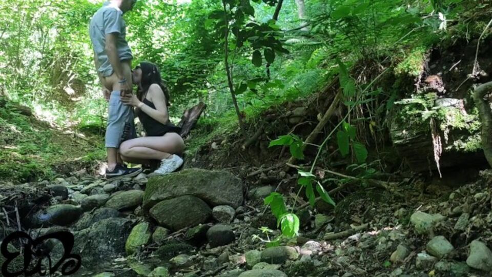 Ruffiana ElivaLove partecipa in filmato natura