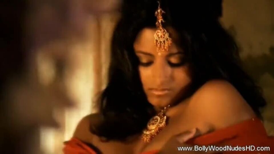 Seelenverwandte in Solo Trailer von Bollywood Nudes HD