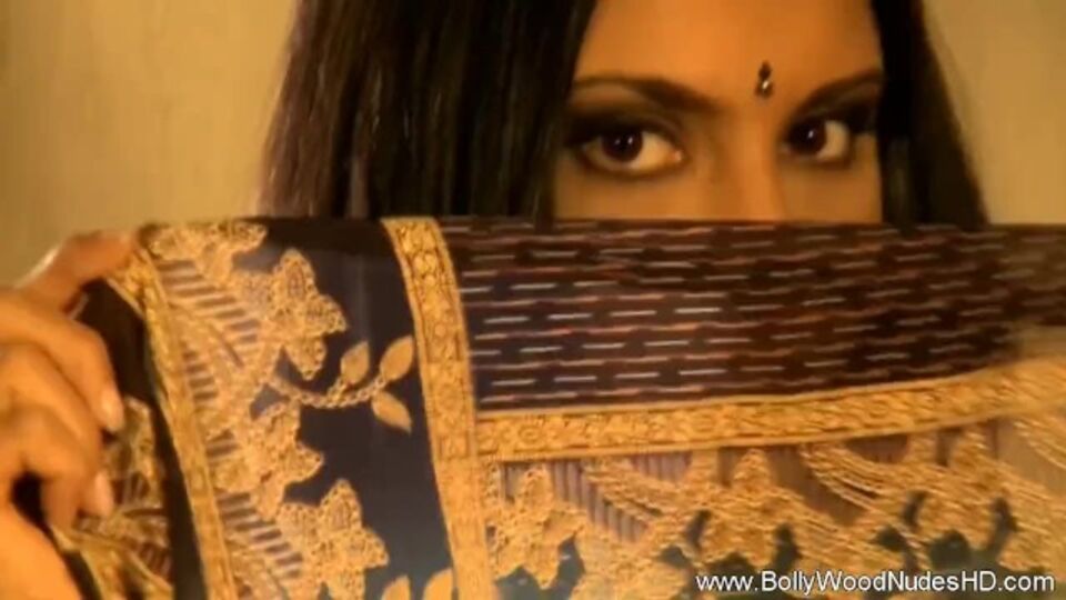 Sexe de exotique avec la fragile poule de Bollywood Nudes HD