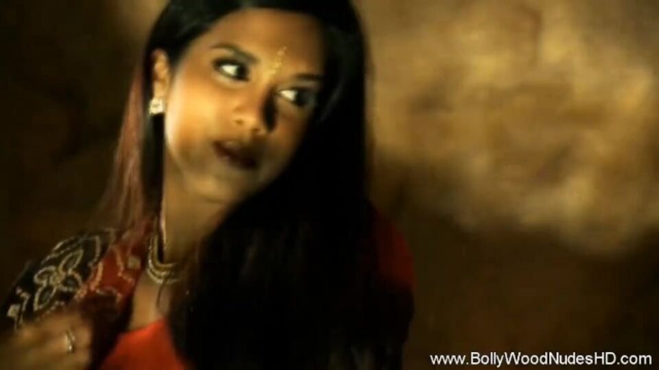 Azione orientale con attraentissima Temptation di Bollywood Nudes HD