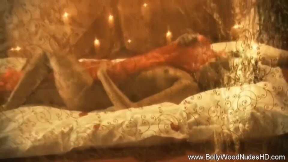 Bollywood Nudes HD presenta xxx hd con bambolina