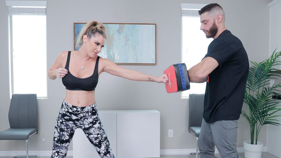 Trailer missionaria con divertente Kayla Paige di MILF Body