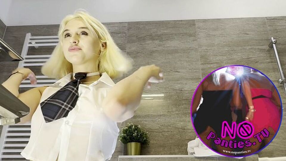L'ahurissante Petite Blonde - contenu x hd - No Panties TV