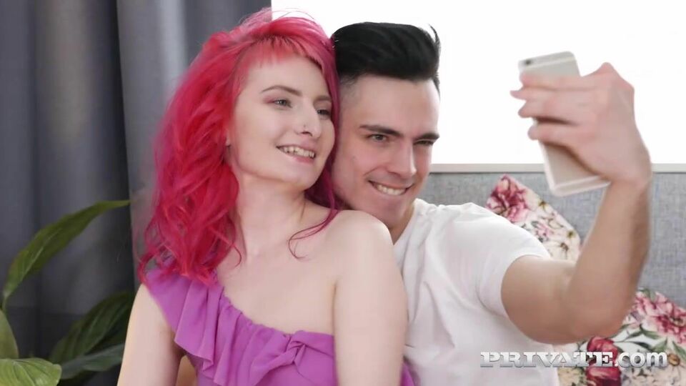Alien Fox in Rothaarig XXX-Clip von Tight and Teen