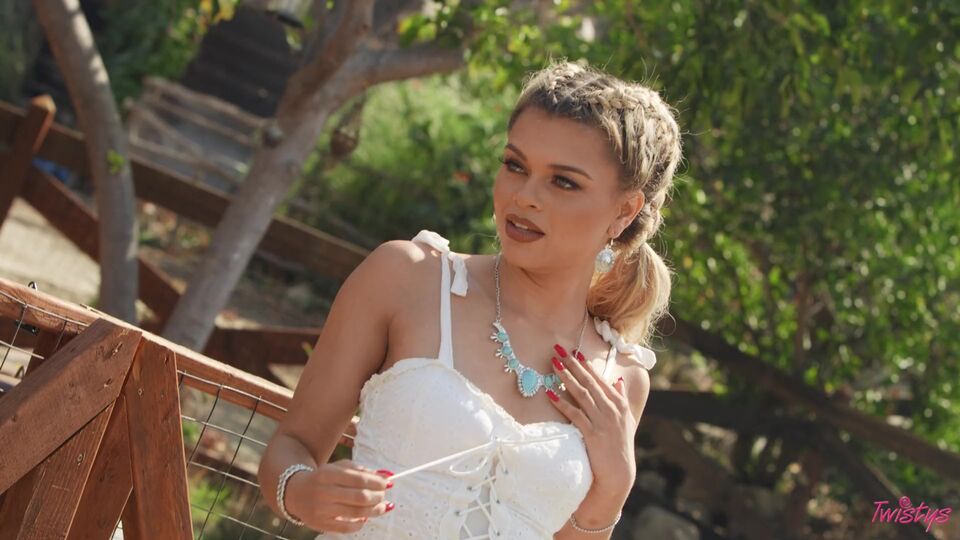 Twistys presenta videata latina con Destiny Cruz