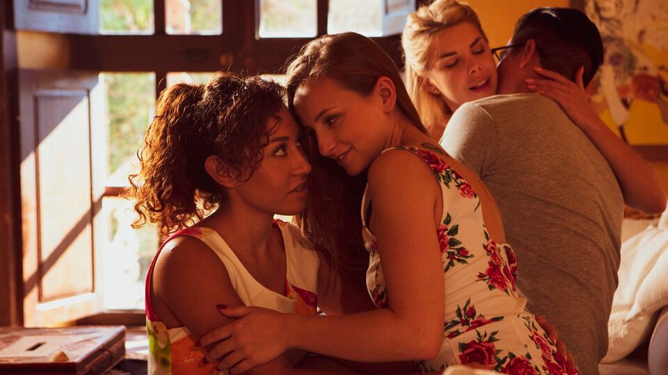 Piacevole Lady Bug e Melody Petite partecipa in oscenità magro